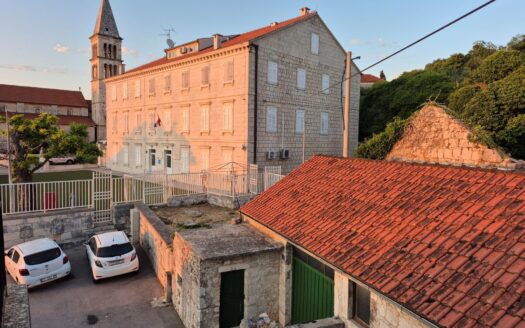 FOR SALE – garage and ruins on the island Brač